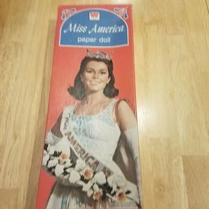 Vintage 1974 Miss America pre-cut paper‎ doll